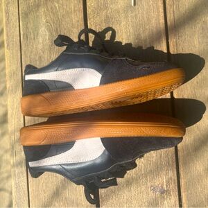 {{puma}} Palermo Sneakers - Black & White
Euro38/US 7.5